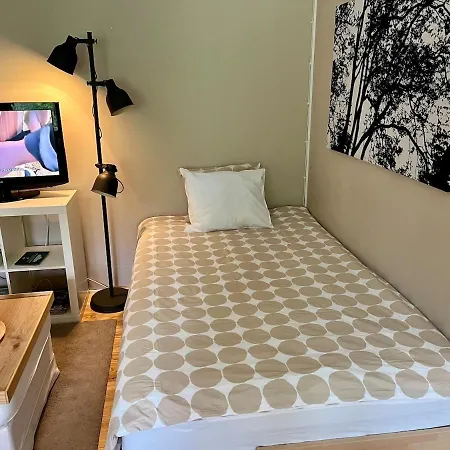 Air-conditioned 50 Sqm Near Subway Apartamento