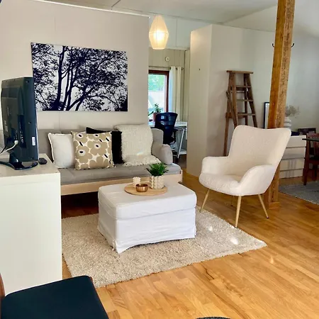 Air-conditioned 50 Sqm Near Subway Helsingfors