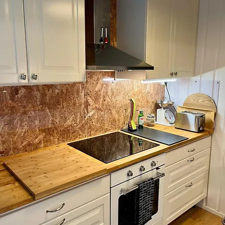 Air-conditioned 50 Sqm Near Subway Apartamento *