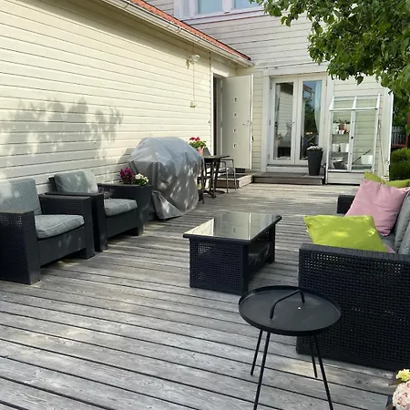 Air-conditioned 50 Sqm Near Subway Helsingfors