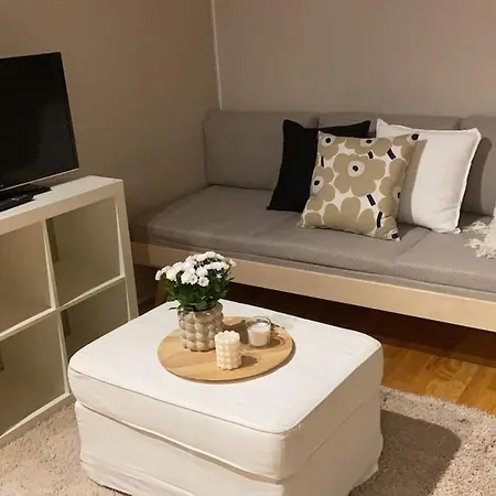 Air-conditioned 50 Sqm Near Subway Apartment Helsinki