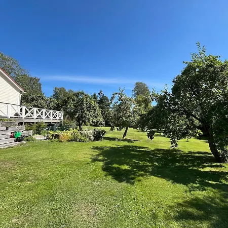 Air-conditioned 50 Sqm Near Subway Apartment *