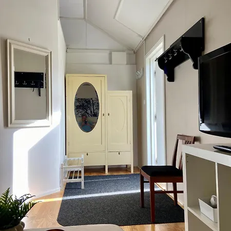 Air-conditioned 50 Sqm Near Subway