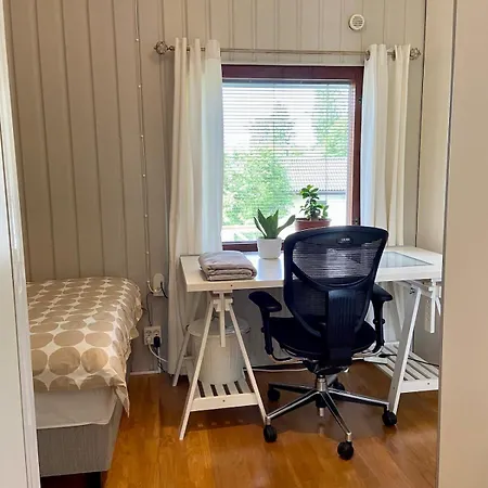 Air-conditioned 50 Sqm Near Subway *