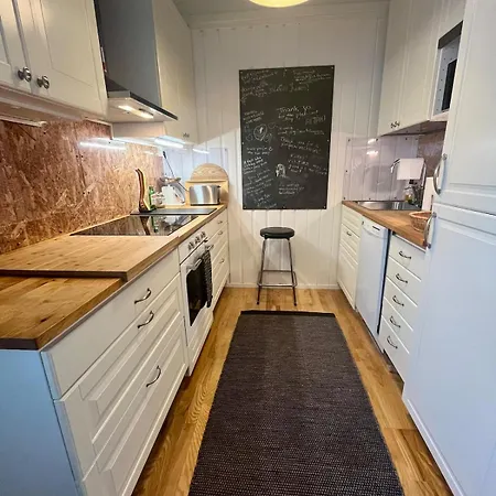 Air-conditioned 50 Sqm Near Subway