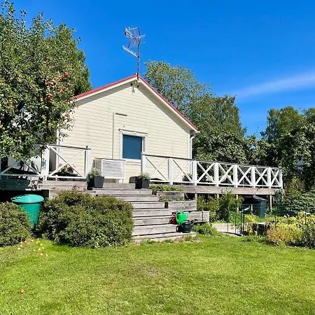 Air-conditioned 50 Sqm Near Subway Apartment Helsinki