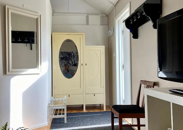 Air-conditioned 50 Sqm Near Subway