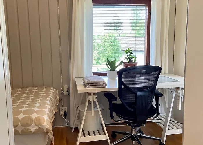 Air-conditioned 50 Sqm Near Subway *