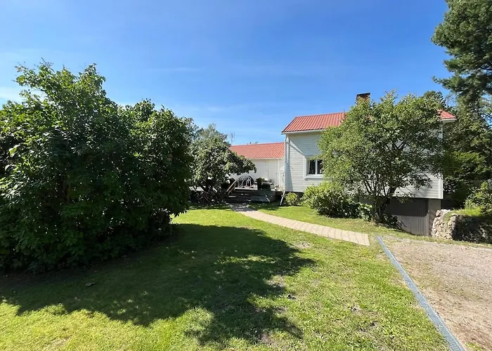 Air-conditioned 50 Sqm Near Subway Helsinki