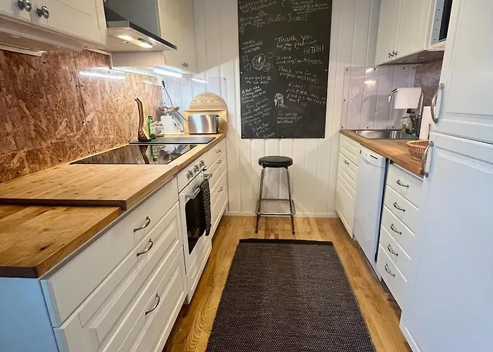 Air-conditioned 50 Sqm Near Subway