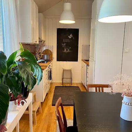 Air-conditioned 50 Sqm Near Subway Apartment